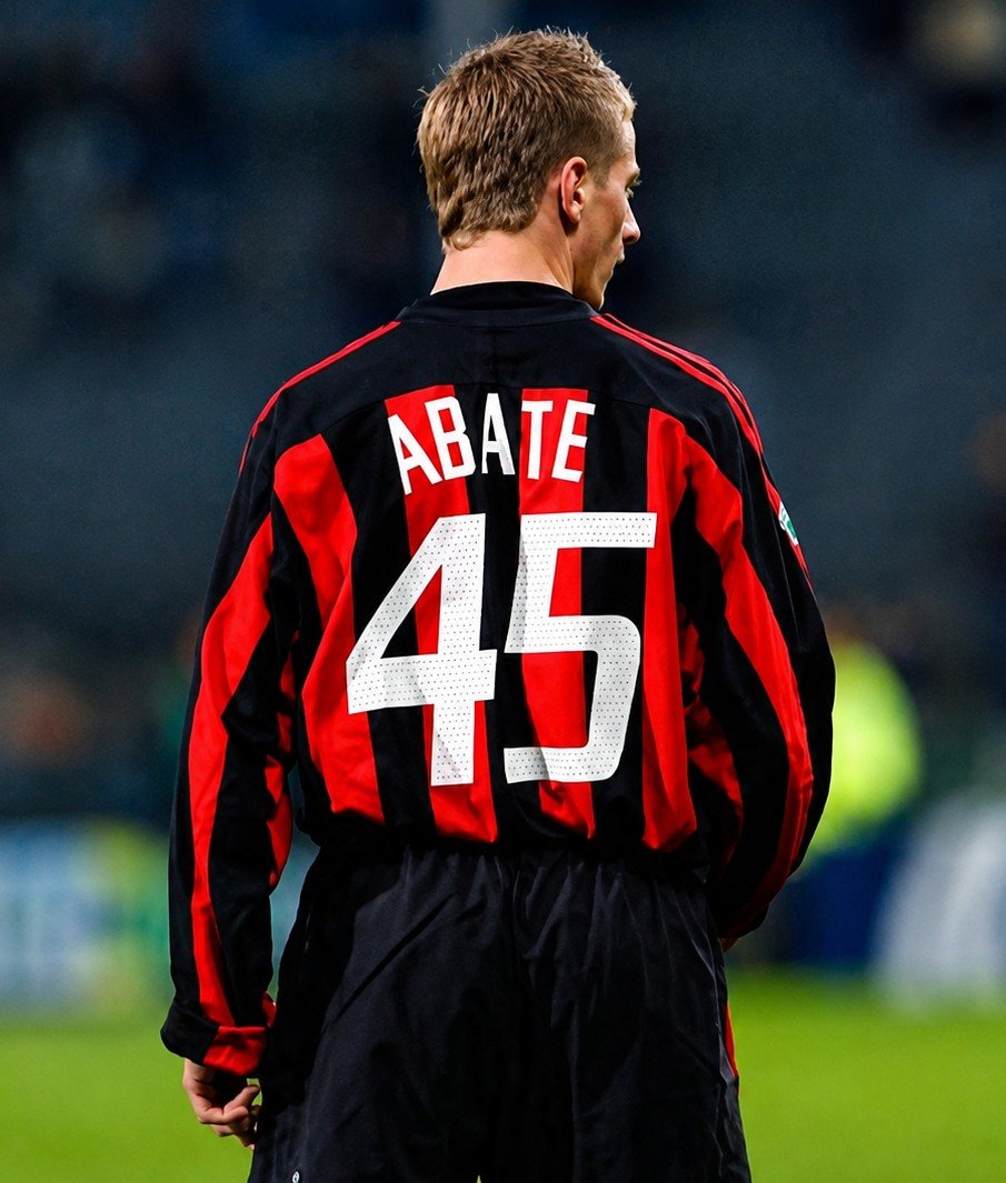 rossonerifreak's tweet photo. - Mei 2024, dipecat sebagai pelatih Primavera Milan karena gak mau memainkan anaknya Ibrahimovic padahal performa tim bagus, sempet masuk semifinal (2023) dan final (2024) UEFA Youth League. Abate yang harusnya megang Milan Futuro di Serie C digantikan oleh Bonera. Abate kemudian melatih Ternana.

- Februari 2025, dipecat sebagai pelatih Ternana karena gak mau memainkan anaknya presiden klub padahal saat itu Ternana ada di peringkat ke-2 Serie C selisih cuma 2 poin dari capolista Virtus Entella.

- Mei 2026, Milan Futuro main di Serie D, Milan gagal ke CL secara mengenaskan sampai harus rombak manajemen, dan Ternana dinyatakan bangkrut. 

arguably the greatest coach of all time already.