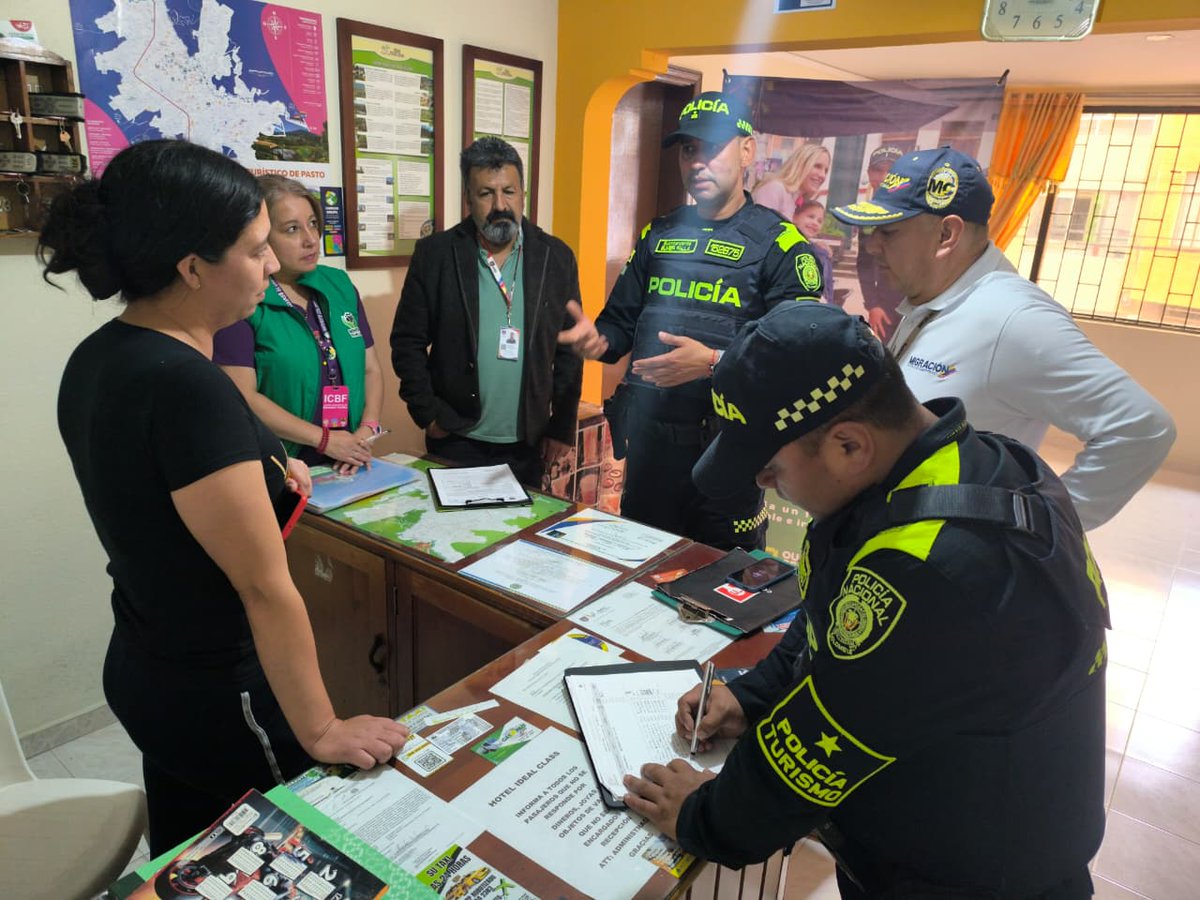 PrinVerdeOlivaP's tweet photo. En #Pasto el Grupo en coordinación con autoridades político administrativas adelantaron jornadas de vigilancia y control a prestadores de servicios turísticos del sector alojamiento, dónde se hizo la  verificación del cumplimiento de los requisitos legales 
@ProteccionPonal 💚 https://t.co/hMfp6Kmrzy