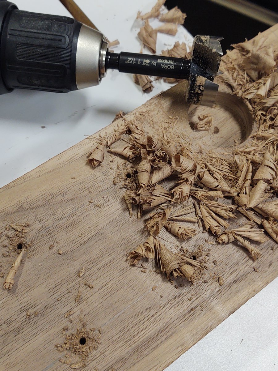 Commander_Tool's tweet photo. Weekend project idea. 🥃
This walnut shot flight was made using a 1-1/2" FISCH Black Shark Forstner Bit.
Clean recesses. Flat bottoms. Ready for your next tasting night.

Your turn. Start here: https://t.co/f1qdjgcFrC 

#woodworking #woodworker #woodworkingprojects #makers https://t.co/7rsjuN3IXZ