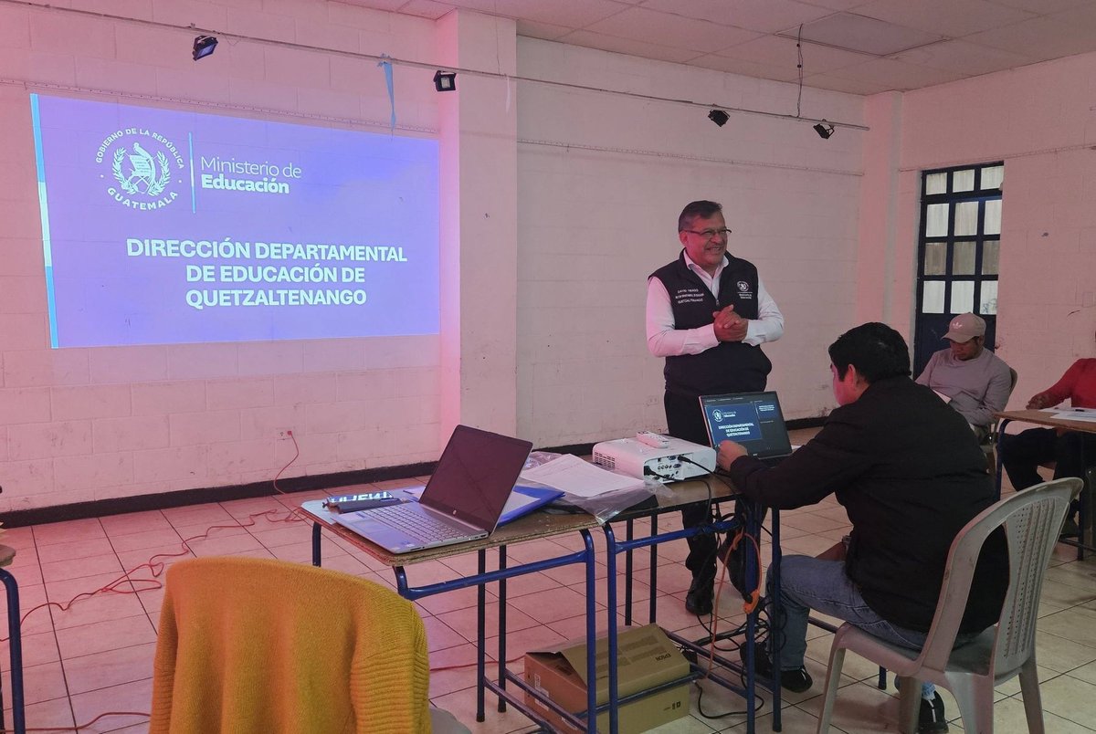 Dideducxela's tweet photo. #DIDEDUCQuetzaltenango 
El Ministerio de Educación y el pueblo Mam de Quetzaltenango avanzan en su agenda educativa: destacan el remozamiento de 114 escuelas, la contratación de docentes bilingües y el nuevo instituto básico en Cabricán. https://t.co/YuqbvUEJPP