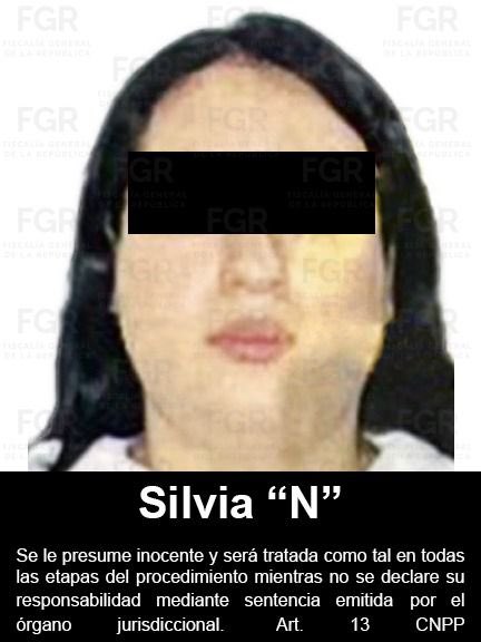 ContraProMx's tweet photo. 😱😱 #Mujer es detenida en el #aeropuerto de la #CDMX por llevar un #armadefuego con 17 plomos en la maleta 🔫🔫
⛔🎒 La @FGR obtuvo vinculación a proceso contra Silvia “N”, por su posible participación en la comisión del delito de transporte de arma de fuego de uso exclusivo de las #fuerzasarmadas. Fue detenida en la Terminal 1 del @AICM_mx, cuando realizaron una inspección en su maleta y localizaron un arma de fuego tipo escuadra abastecida con 17 cartuchos útiles, por lo que fue puesta a disposición del #MPF. ▶️