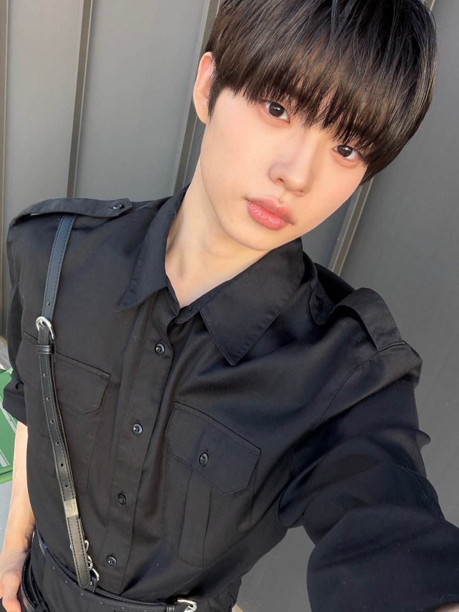 TIOT_NOW's tweet photo. [#예찬]   
제복은 처음입니다!!

#TIOT #티아이오티 
#신예찬 #SHINYECHAN https://t.co/tzF8U6wf4Z