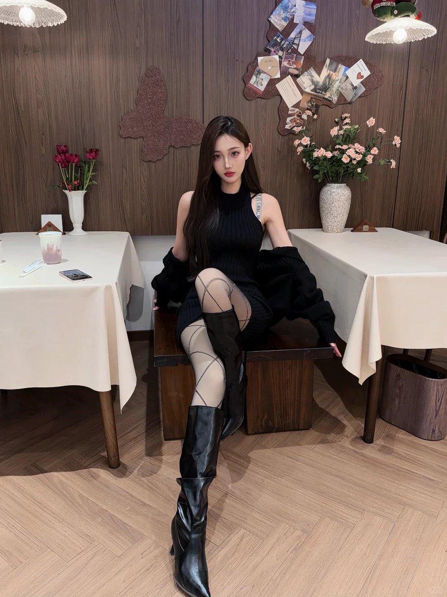1994_531's tweet photo. 很难得的全黑穿搭🖤 https://t.co/23BPV3J6cM