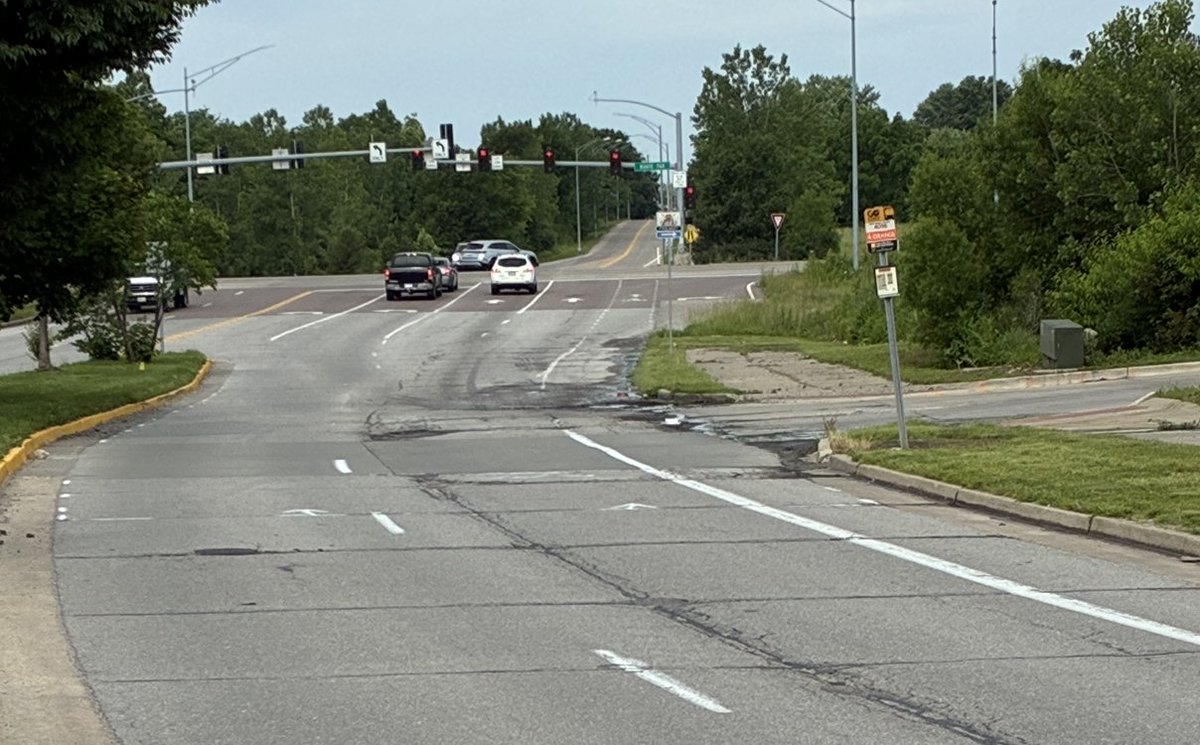 pub_works's tweet photo. 🚧Beginning June 1, City Street division crews will resurface East Brown School Road near Moser’s on Rangeline. Work will continue through the week until completed.

At least one lane in each direction will remain open. Flaggers will assist traffic. Sidewalk stays open. https://t.co/t5IhOXVjx0