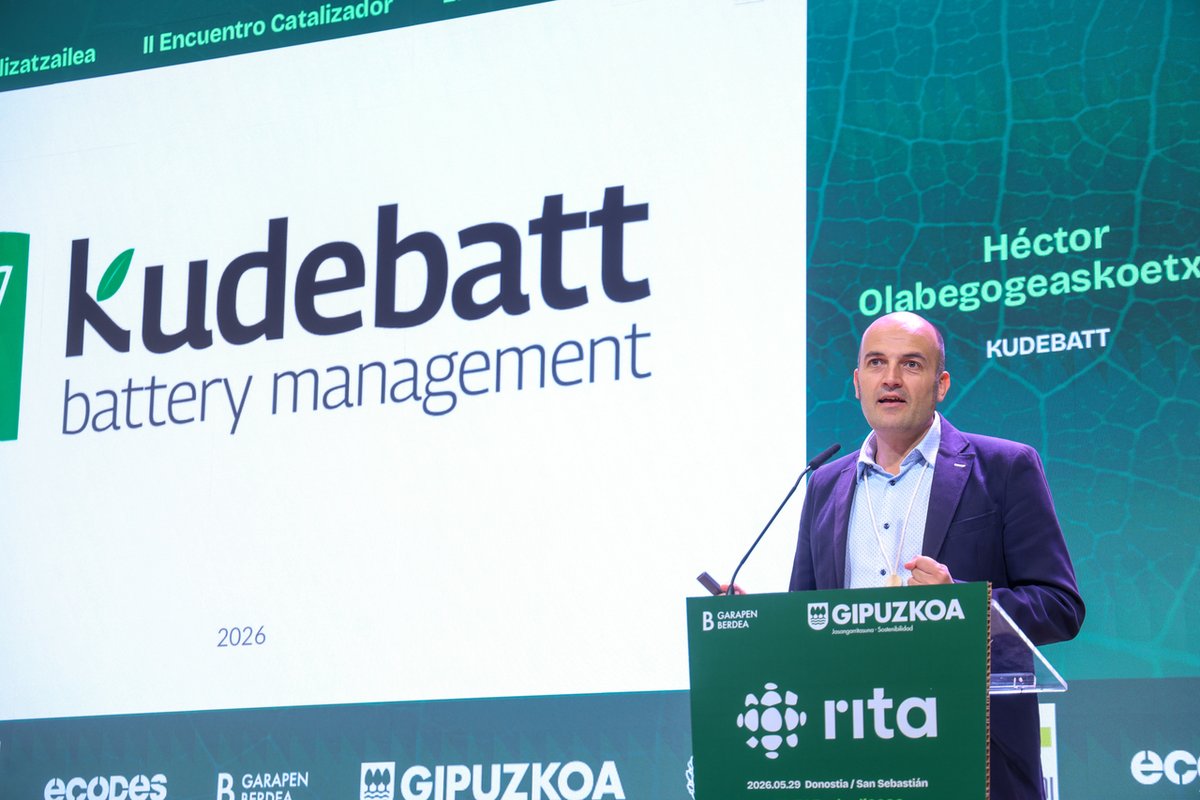 OrainIngurumena's tweet photo. ♻️ Álex Eizmendi (#Metal78), Héctor Olabegogeaskoetxea (#KUDEBATT) y Álvaro Campuzano (#BATTIA) han presentado proyectos ligados al reciclaje de materiales críticos y baterías para impulsar una industria más sostenible y estratégica. ⚙️🌍
#RITAEuskadi2026 https://t.co/lqK5vS9lOd