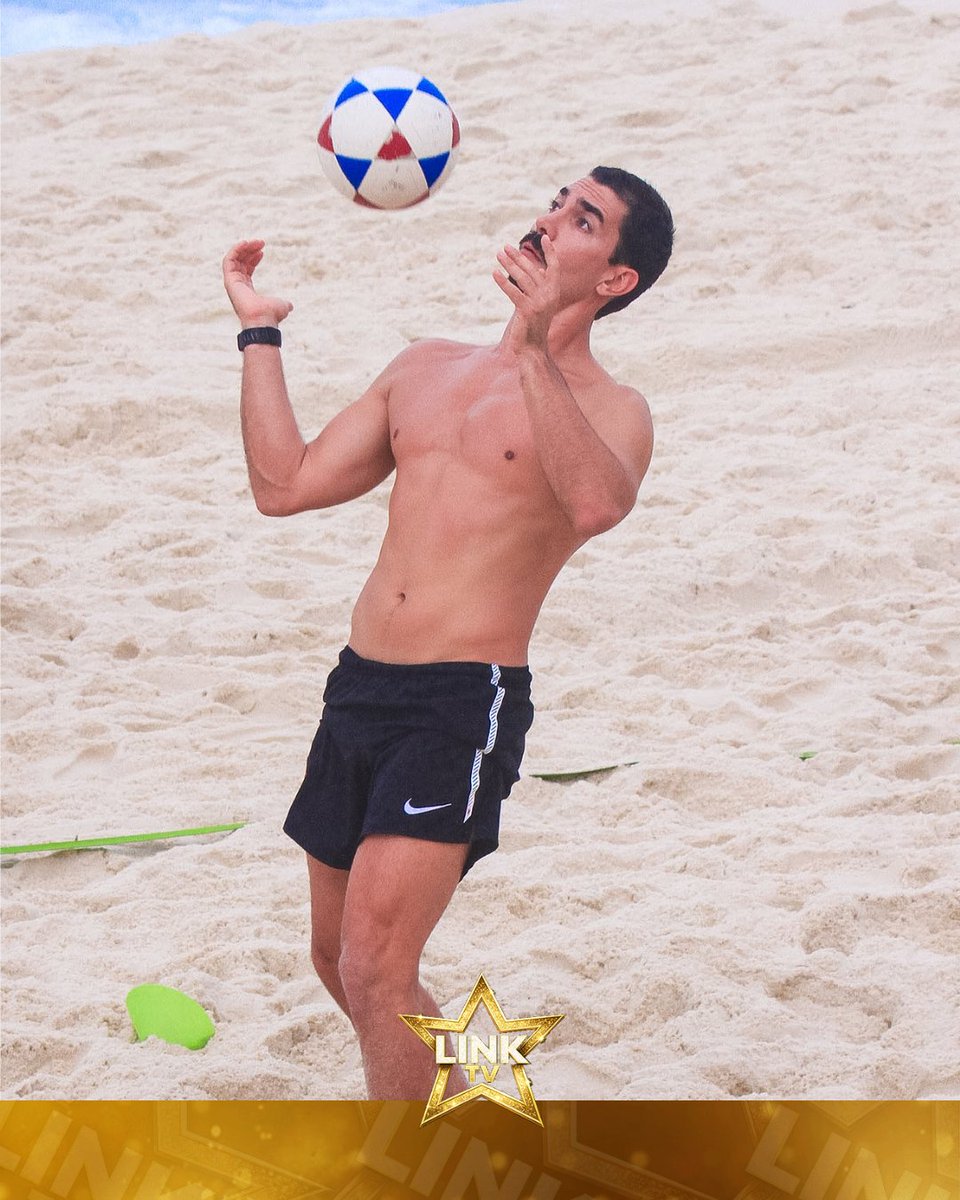 linktvofc's tweet photo. Gabriel David foi visto treinando futevôlei na praia da Barra da Tijuca, no Rio de Janeiro.
O momento registrou o empresário durante a prática esportiva na orla da Zona Oeste carioca.
Fotos: Fabrício Pioyani / AgNews
#GabrielDavid #Futevolei #BarraDaTijuca #RioDeJaneiro #Famosos #LinkTV