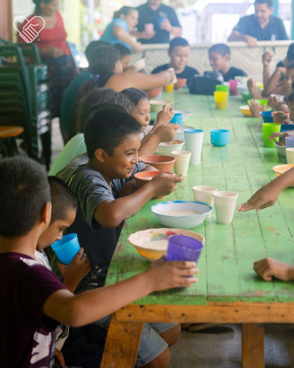 ConvoyofHope's tweet photo. Partnerships make feeding possible in El Salvador. 🥣

Our friends at @MftH recently toured the Convoy of Hope feeding center where their meals are being served as part of our programming.

“Seeing our meals in action in El Salvador was eye-opening and reinforced how important our mission is to helping children and families take the next step toward a healthier and brighter future,” said Dani Rieck, marketing manager at Meals from the Heartland.

Hope really does happen when consistent meals come into play!

#childrensfeeding #livingtoserve #feedkids