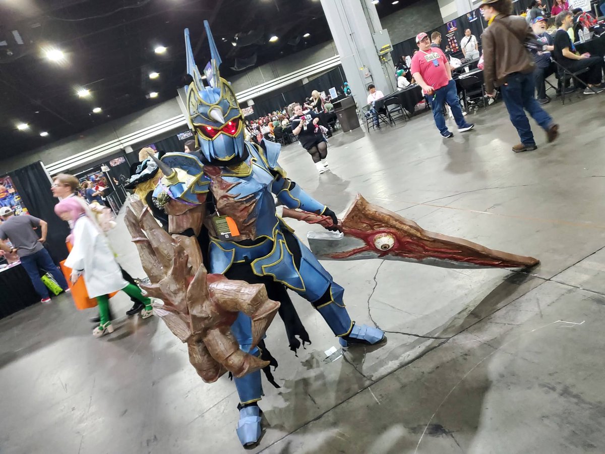 datboiwolfgang's tweet photo. Ever seen a haunted armor bearing down on you? #cosplay #soulcalibur #fgc #bandainamco #nightmare #foamarmor #foambuild https://t.co/NTdRM6GVN3