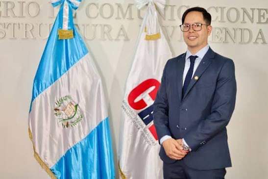 Samulita241604's tweet photo. Corrupción en el despacho admin financiero del @CIV_Guatemala donde se manejan compras de propiedades, vehículos y el manejo del Dpto. de compras x asesores y asistentes del viceministro que han coptado el CIV, todo por relaciones sentimentales entre ellos para cubrir sus delitos https://t.co/EgkRQJJZfY