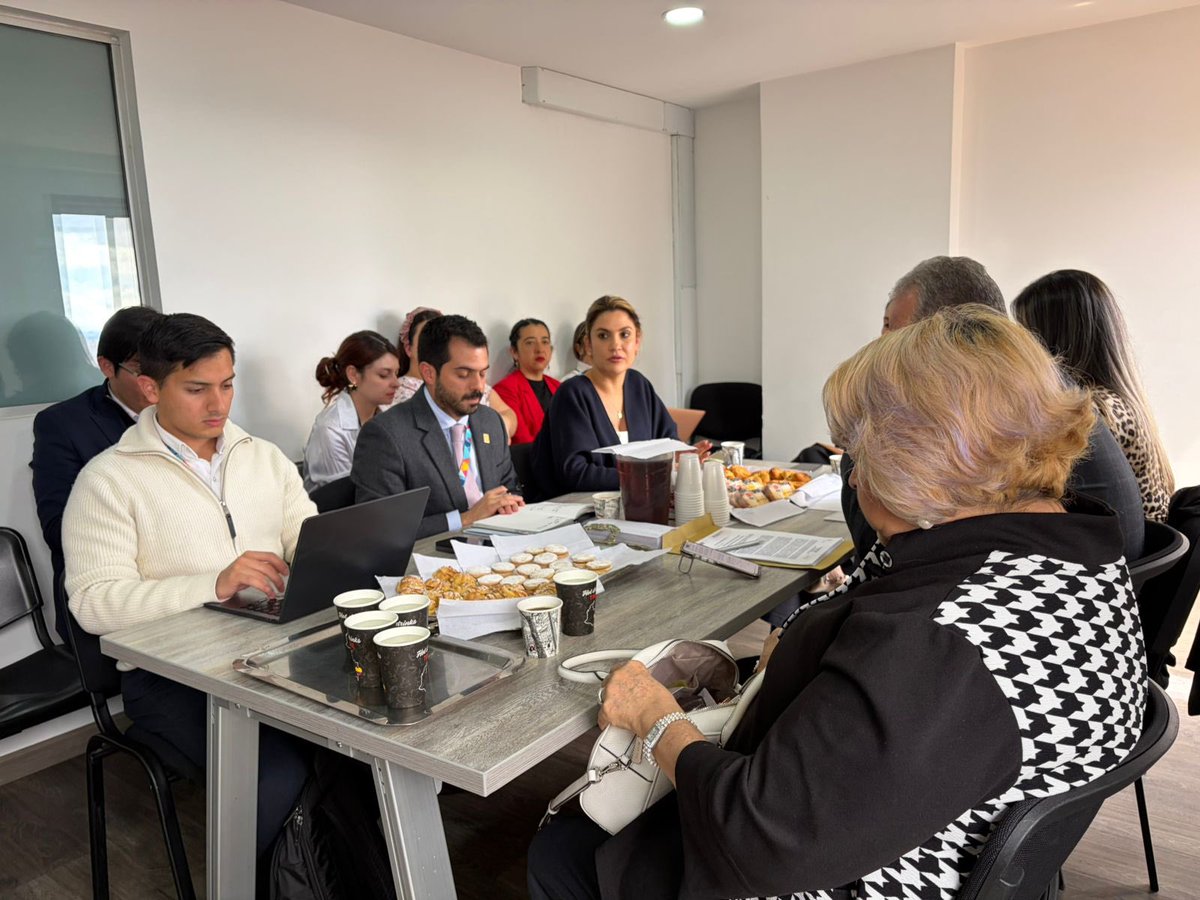 Supernotariado's tweet photo. #SNRContigo | Desde la Superintendencia de Notariado y Registro seguimos liderando espacios de articulación interinstitucional para fortalecer la gestión pública y la seguridad jurídica del país. 🤝
Junto a Juan Felipe Cárdenas Restrepo, director especializado de Extinción del Derecho de Dominio de @FiscaliaCol, representantes de la @activosSAE y el Colegio Registral, avanzamos en la coordinación de acciones orientadas al fortalecimiento de los procesos de extinción de dominio y la gestión eficiente de bienes en Colombia. 🇨🇴