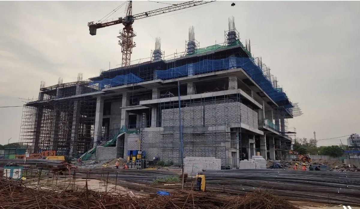 UpdatesChennai's tweet photo. Work speeding up on the Madurai Tidel Park which is G+12 floor structure with a built up area of 640,000 sq.ft... #Madurai #TidelPark 🏗️🌇 https://t.co/K9Az0i4g0r
