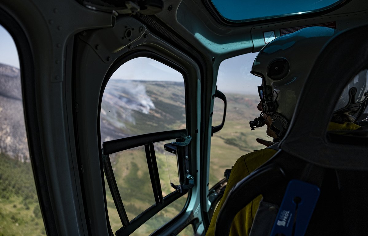 USWFS's tweet photo. Did you know? More than 53 drone incursions occurred near wildfires nationwide in 2025 alone. Unauthorized drones create serious risks for first responders and can force firefighting aircraft to stop operations. 

Capturing wildfire footage may be tempting, but flying a drone near a wildfire puts firefighters and aviation crews at risk of a catastrophic collision. 

As wildfire activity increases, help protect our firefighters, aircraft, and public lands by keeping drones away from wildfires.   

Find drone incursions statistics here: https://t.co/GHe5IDLlGX