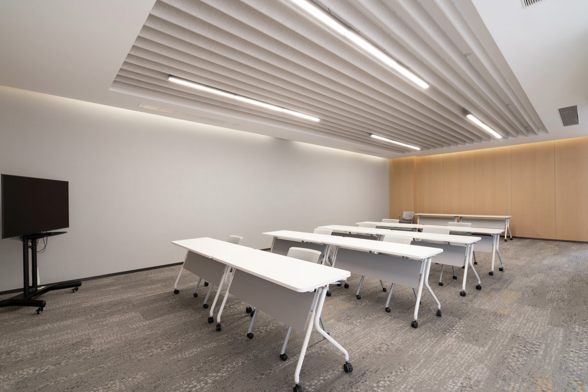 altispace's tweet photo. Our #AcousticFins help transform modern classrooms into focused, comfortable learning environments by reducing noise &amp; reverberation. Crafted with 2-ply 9mm PET acoustic felt, these fins combine clean architectural style with high-performance sound absorption.

#Altispace https://t.co/F9DKjsqOxw