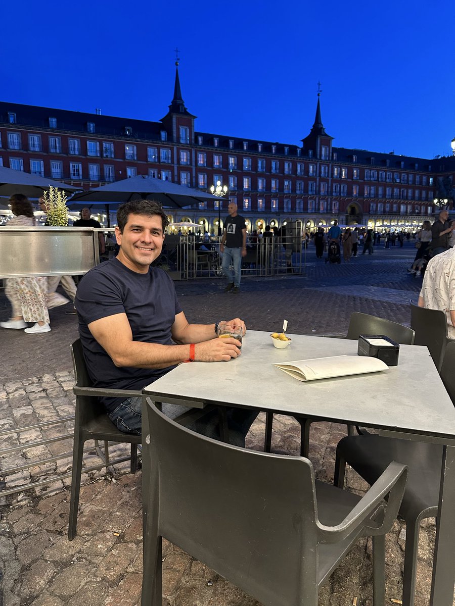 amilkarochoa's tweet photo. Un vermut en plaza mayor a gusto https://t.co/4ZzVegeg6z
