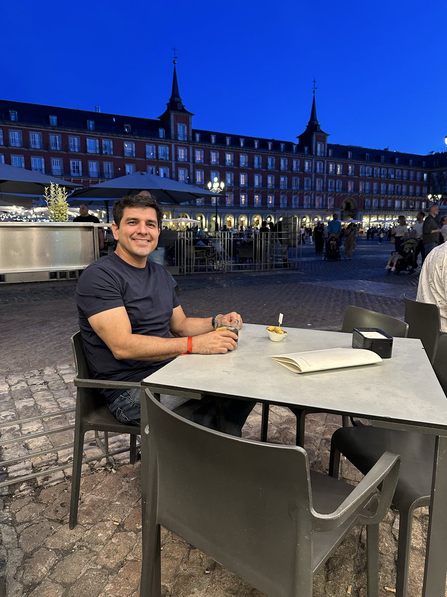 amilkarochoa's tweet photo. Un vermut en plaza mayor a gusto https://t.co/4ZzVegeg6z