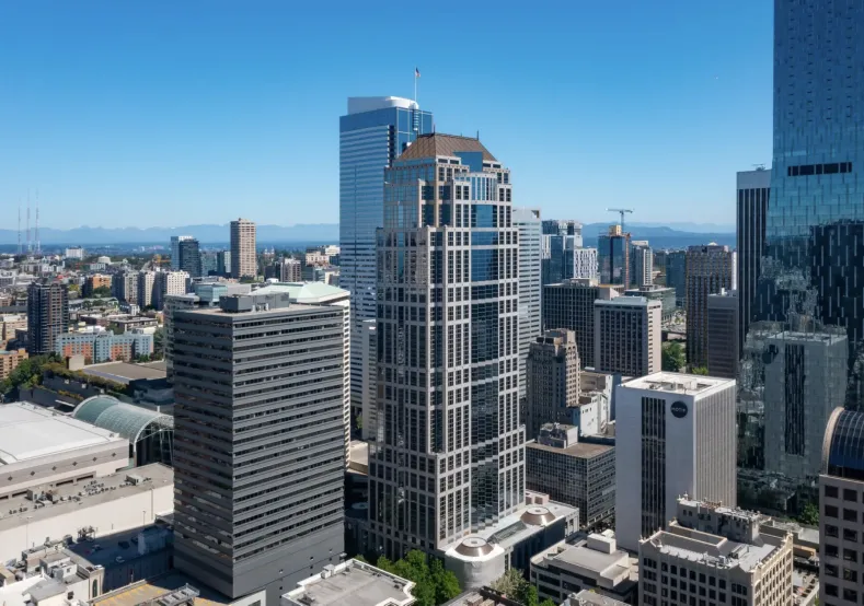 HouseTrackers's tweet photo. Blackstone $BX is selling the US Bank Center in Seattle for ~$280 million, less than half what it paid for the building 7 years ago - Bloomberg https://t.co/1I21o6RiV4