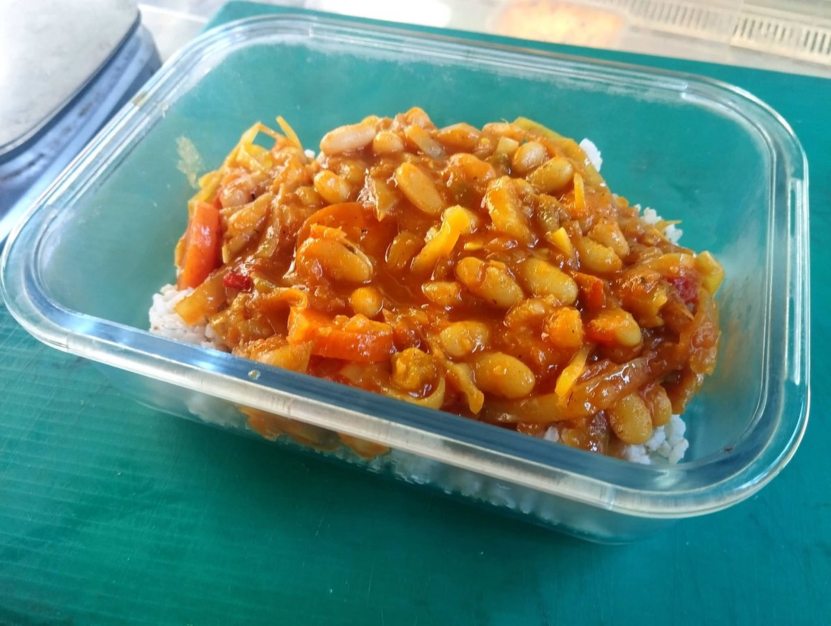 LaLineaVerde_ES's tweet photo. Buenas tardes, amigos ☺️
El plato del día es Shakalaka, un delicioso guiso picante de repollo y frijoles del sur de África, servido con arroz integral 🍛
¡Vente a probar una porción o llévate un rollo de canela 😋 (contiene gluten)!
¡Espero veros hoy! 💚 https://t.co/FCNkSsjGMi