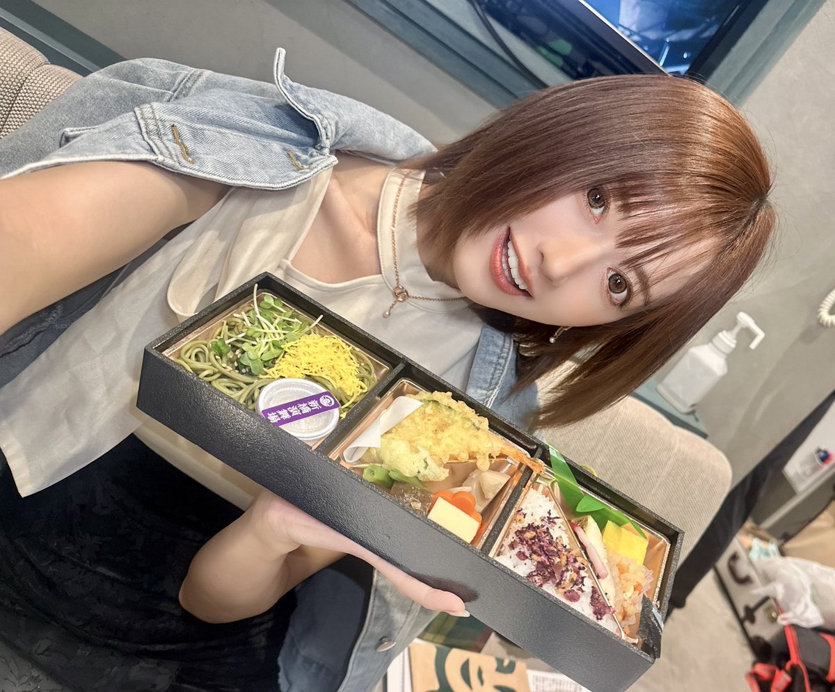 airi_kijima's tweet photo. 希島あいりと声で繋がる「きじラジッ★！」
最終回・前編が配信さ��ました🗣️📻💭

https://t.co/GstpkuGndR

改めて、これまで沢山の時間を一緒に
過ごしてくださり本当に有難うございます。

後編は来月6/30配信予定です🥺

そして“希島あいり”としての看板は、
2026年8月をもって降ろすことにしました。

9月以降は、SNSの更新はストップし、
ファンクラブ限定で発信を続けていきます。

https://t.co/EluG8WQVqg

最後の最後まで相変わらずで
やらかしてますが��スッと笑いながら
聴いて貰えたら嬉しいです...😂

#きじラジッ #ラジオ #podcast #希島あいり