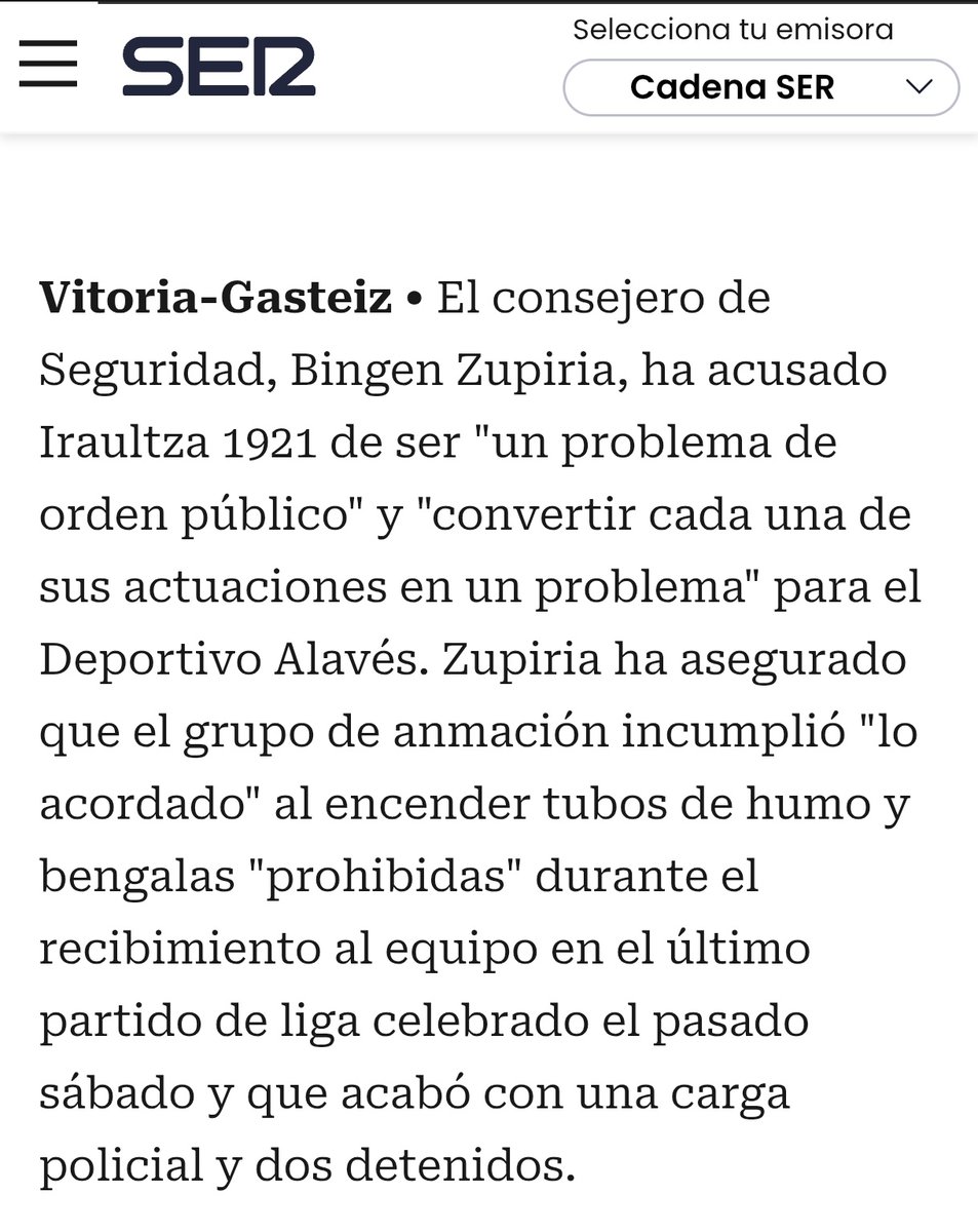 Galtzagorri's tweet photo. El "señor" @BingenZupiria miente.
Después de encender bengalas y botes de humo había ertzainas que no actuaron y ni siquiera pidieron apagarlas. Como se puede comprobar en las fotos de @MikelBejarano https://t.co/byGhh1dzM6