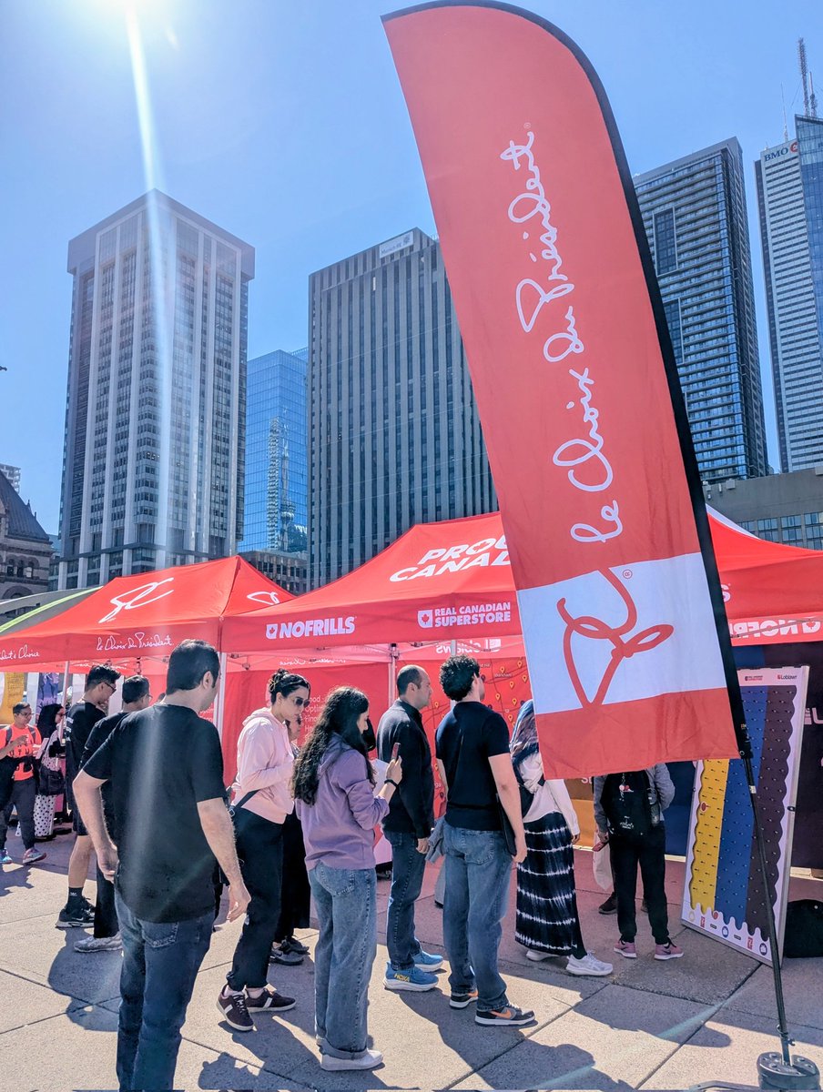 TONewcomer's tweet photo. 🛒 Head to the @PresChoice booth at #TONewcomerDay — it’s a must-visit! Learn how the PC brand has everything you need. 🥫 Sample tasty @NoNameBrands treats 📸 Snap a pic at the photo booth Don’t miss the fun! 🎉💛 @RealCdnSS &amp; @nofrillsCA https://t.co/Vry7q1GHlb