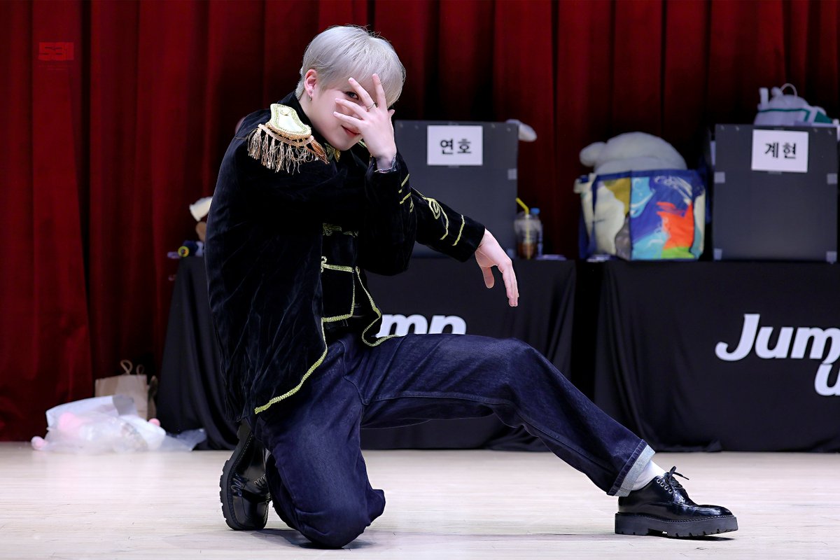 5_____31's tweet photo. 251212

👑왕자님 생일쭈카해👑

#HAPPYYEONHODAY
#베리베리 #VERIVERY
#연호 #YEONHO #💟
#여노야_와앙 https://t.co/kNdLnzUbUz