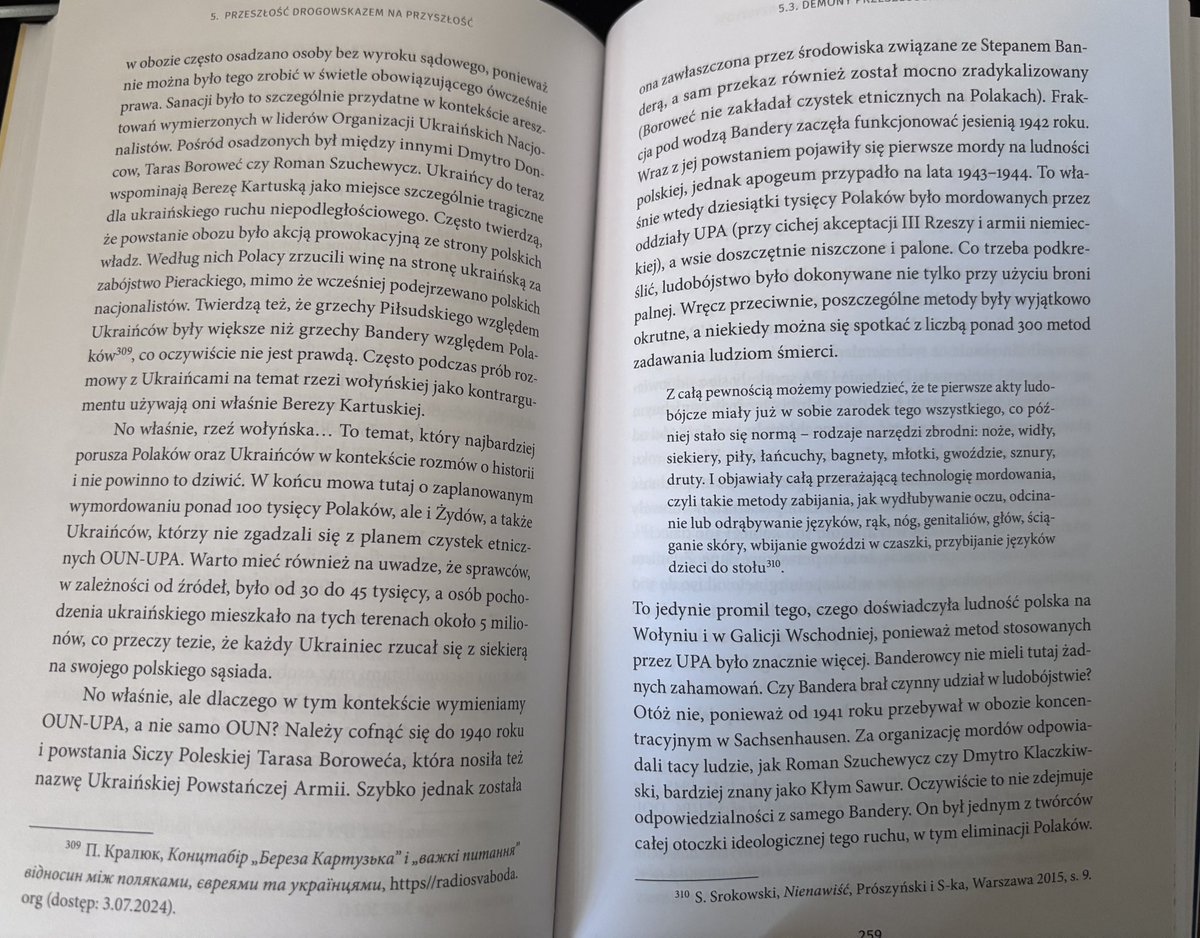 KoziolWojciech's tweet photo. I znowu wraca temat UPA, Wołynia i polityki historycznej Polski i Ukrainy. 

Tu mogę tylko odesłać do „Miedzy Bugiem a prawdą” mojego i @WypartowiczBa autorstwa. 

Poświęciliśmy naprawdę sporą część książki polityce wobec Ukrainy, kwestiom historycznym oraz rozłożyliśmy na części pierwsze całą genezę rozwoju ukraińskiego nacjonalizmu.

I tu raczej niezmiennie stoimy na stanowisku, że jeśli Ukraina chce z nami, jak i państwami zachodnimi współpracować, to z Banderą, Szuchewyczem i UPA na sztandarach jest to niemożliwe.

Chcą to robić? Proszę bardzo, ale potem niech nie będzie narzekania, że UE czy NATO nie chcą pogłębiać współpracy, a Polacy (de facto najważniejszy długofalowo partner dla Ukrainy) odwrócili się do nas plecami. 

I my tu też jako Polska popełniliśmy błędy: naszą biernością, wmawianiem sobie, że to tylko margines i „samo minie”. 

Od początku (a nawet przed) wojny nie mieliśmy ŻADNEJ strategii wobec Ukrainy. I nie jestem w stanie zagwarantować, że teraz jakąś posiadamy. 

Czy można było tego uniknąć? Tak. Czy coś zrobił z tym poprzedni, jak i obecny rząd? Niekoniecznie.

Wszystko o błędach, kierunkowskazach i możliwych drogach współpracy możecie znaleźć w poniższej książce. A niech rekomendacją najlepszą będzie to, że po dwóch latach od premiery ona tylko zyskała na aktualności. 

https://t.co/TRMpNUmynm

@Przeswity @MTBooks_ @PBPaszportu @FilippDM @PBPaszportu @TomaszGrzywacz3 @kusmierczykm @mp_sadlowski @Ukladsil @nowylad @EFI_IWF @marcin_przydacz @Andruszkiewicz1 @krzysztofbosak @RobertWinnicki @august_zywczyk @gall1892 @hubertwalas_ @RHSzydlowski @WarNewsPL1 @politicsnow__ @michaldworczyk