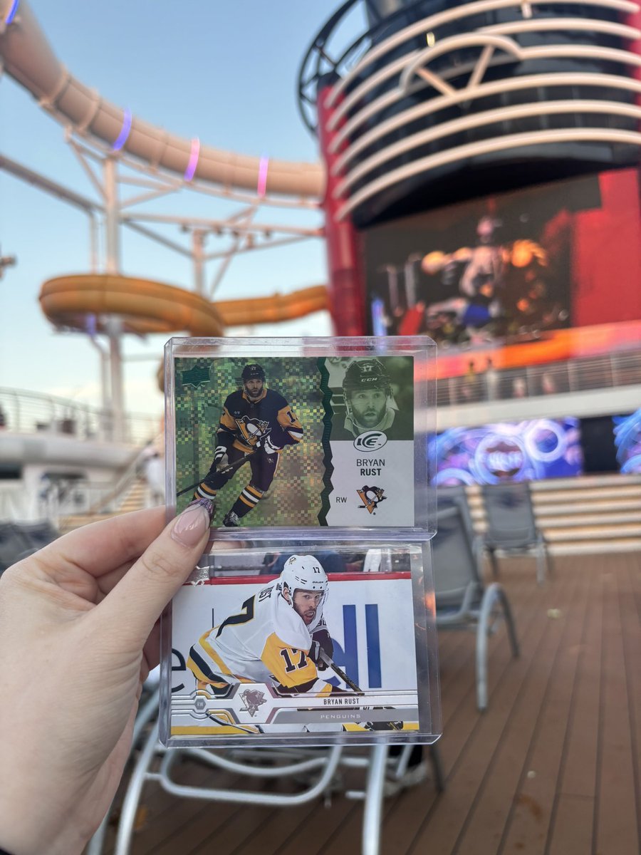 peeblesss_'s tweet photo. forgot i had my rusty cards in my purse so he got to go on a cruise 💀🐧 https://t.co/hhMLWFrkJy