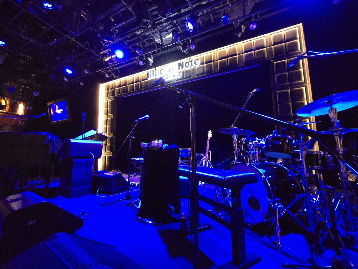 Izumih0705's tweet photo. いや～、めちゃ楽しかった～!!👍🎶🙌 2ndは最後にみんなで立って踊れたし、何もかもがサイコーだった!!🔥💥 Cotton Clubの方は都合で行けなかったのがホント悔しいわ～😭 Stayin' AliveとSerpentine Fireは私世代には嬉しい選曲😍 極上の一夜でした!!❤️

#CoryHenry #TheFunkApostles #BlueNoteTokyo https://t.co/g9Sy4EZX0q