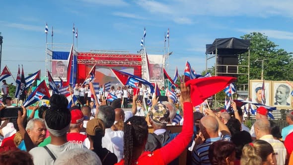 MoreiraRaquel65's tweet photo. Los pinareños reunidos en la Plaza Provisional de#Pinar del Rio ratificando su apoyo al General de Ejercito #Raúl Castro Ruz ante la campaña mediática en su contra.#CubaEstáFirme #LaPatriaSeDefiende
#RaulEsRaúl #PinarDelRio. https://t.co/UC6w2GKdSs