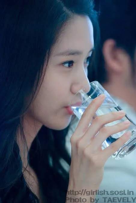 mystarmyangel's tweet photo. Drinking water has never looked so good before😍

#위시투윤아 #WishToYoonA

윤아야 생일축하해
Happy Birthday YoonA https://t.co/s3r8iKJuhw