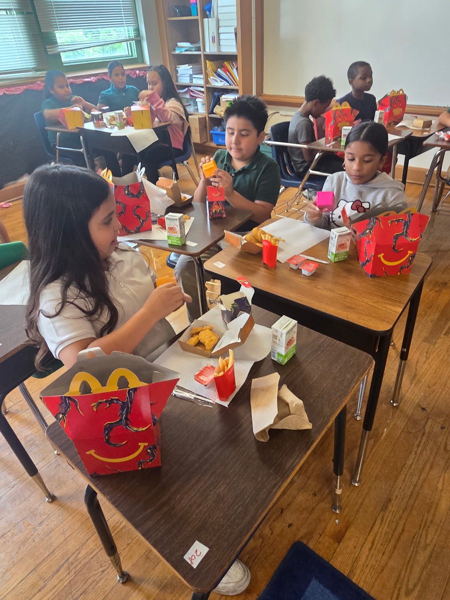 charapace08's tweet photo. Huge thanks our @unitedtolearn tutor, Ms. Langston, for connecting us with Dr. Roland Parrish, CEO of Parrish Restaurants. Our Roadrunners enjoyed a special delivery to close out the year, thanks to his generosity! #SOCvt #RegionII #schoolsout @UmojaTurner https://t.co/SHFkjAcZEs