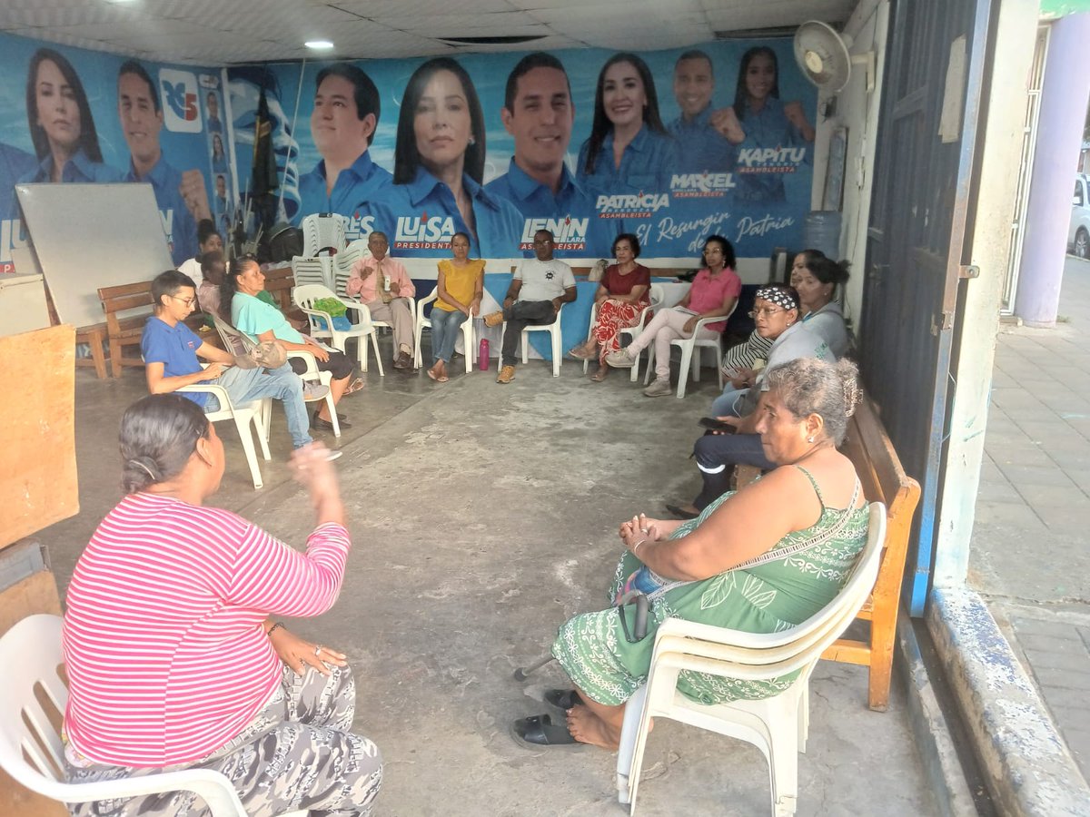 TeodoraLibia's tweet photo. Con miras al proceso electoral de noviembre, en nuestra reunión semanal, se proponen nombres y acciones a seguir desde nuestros espacios, para fortalecer a la @RC5Oficial. Desde nuestras trincheras, seguimos en la lucha por una Patria para todxs @CarmenRivadene1 @GabrielaEsPais https://t.co/EQSlIYBoiU
