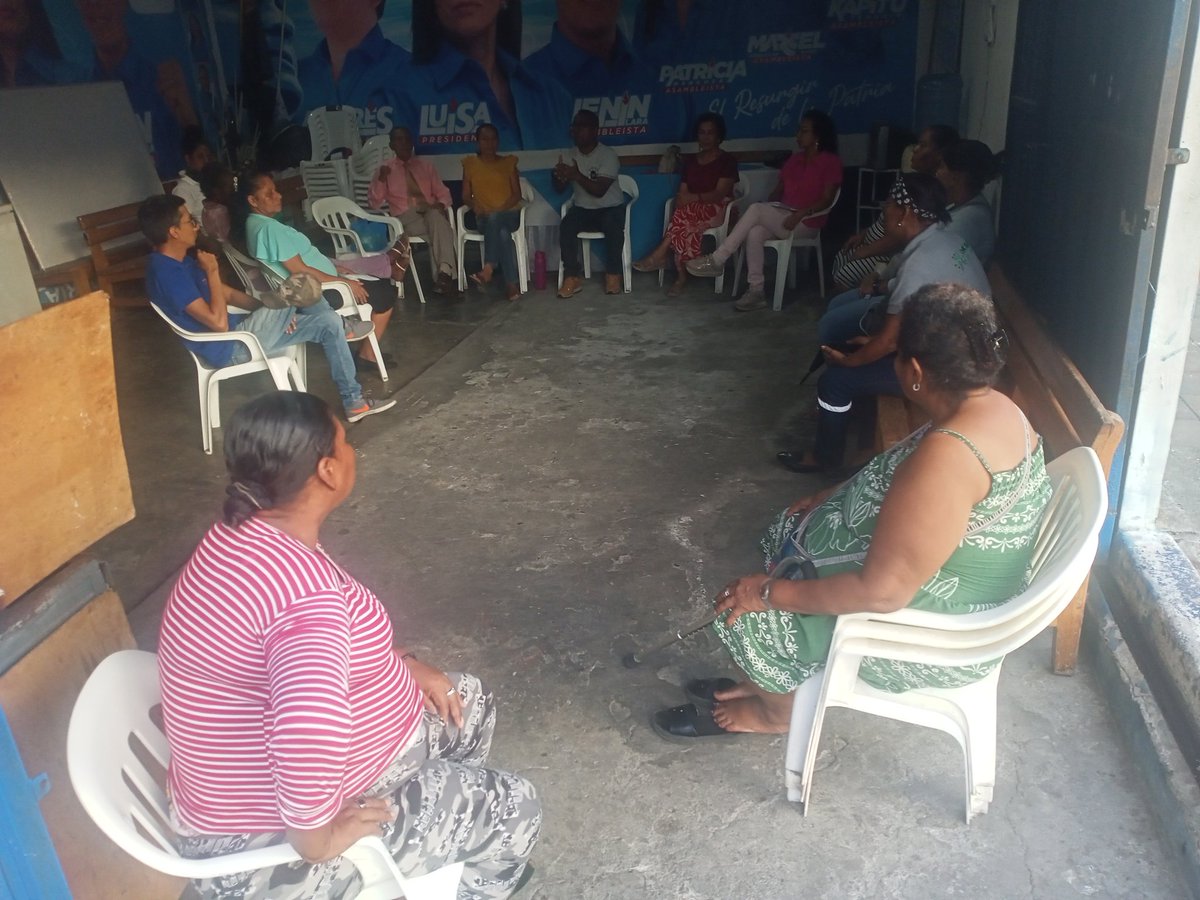 TeodoraLibia's tweet photo. Con miras al proceso electoral de noviembre, en nuestra reunión semanal, se proponen nombres y acciones a seguir desde nuestros espacios, para fortalecer a la @RC5Oficial. Desde nuestras trincheras, seguimos en la lucha por una Patria para todxs @CarmenRivadene1 @GabrielaEsPais https://t.co/EQSlIYBoiU