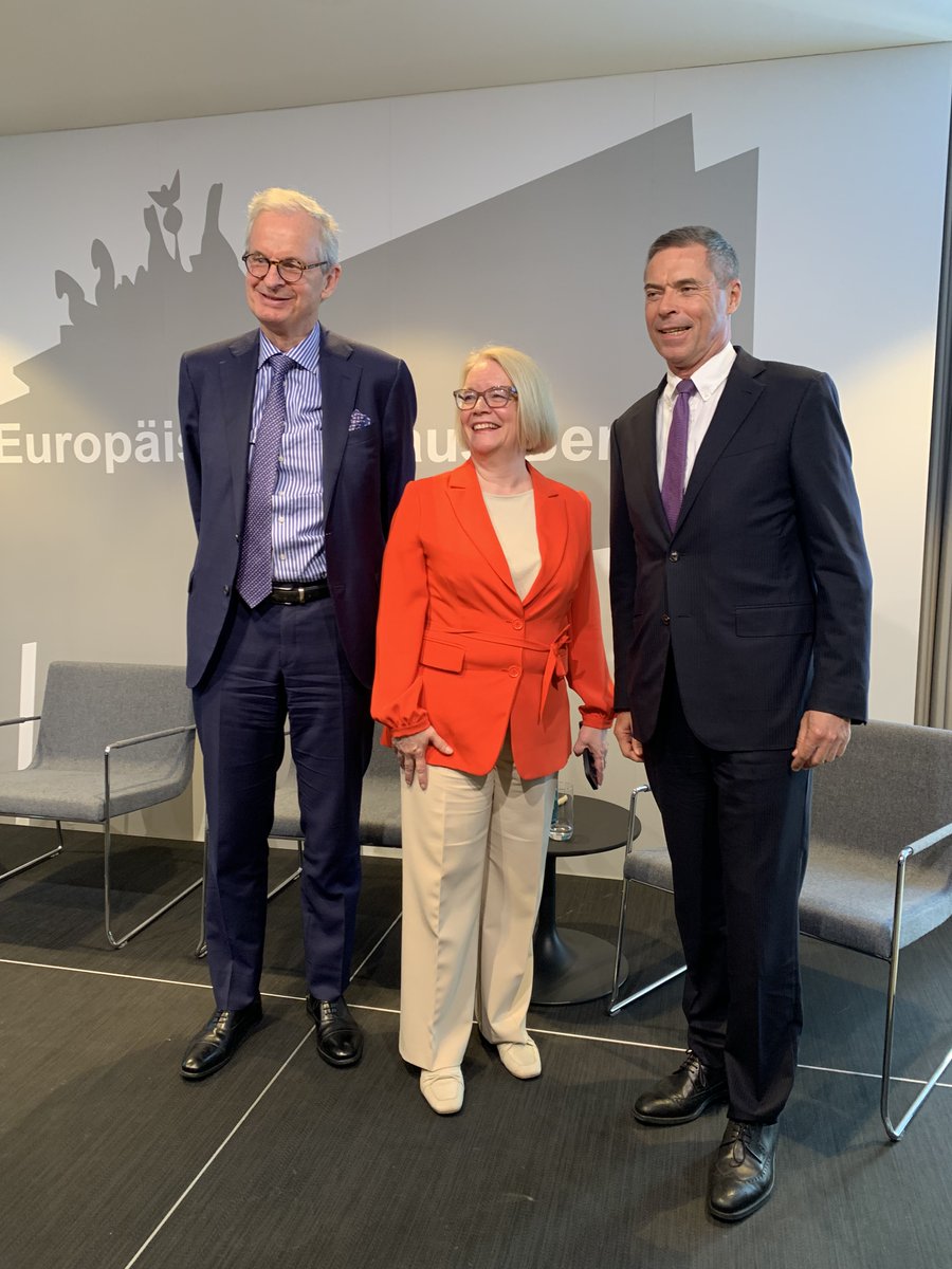 FinBotschaftDe's tweet photo. „Wir müssen unsere technologische Führungsposition zurückerobern und auch in diesem Bereich unsere Souveränität stärken. Investitionen in #KI, Weltraumtechnologie und andere Zukunftstechnologien wie Chips und #Quantencomputing sind unabdingbar“, sagte Staatssekretärin @Kivimakim. https://t.co/9AAlG9vvrG