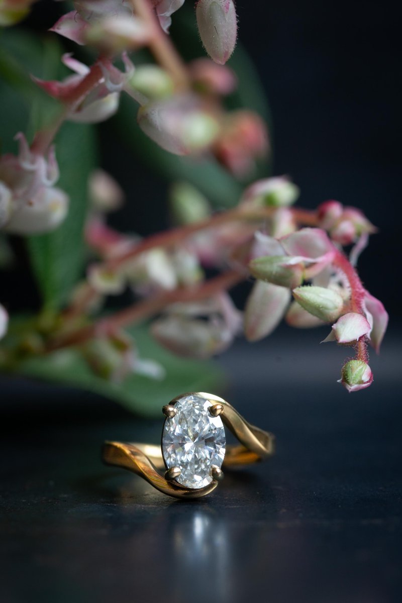 CHillsJewellery's tweet photo. A young man came to me with this incredible lab grown diamond which he wanted me to turn into an engagement ring. This is the result - he’s delighted and I’m sure she will be too!
#CustomEngagementRing
#LabGrownDiamond
#KentJeweller
#BespokeEngagementRing
#LabDiamondRing https://t.co/PyUypRDXWj
