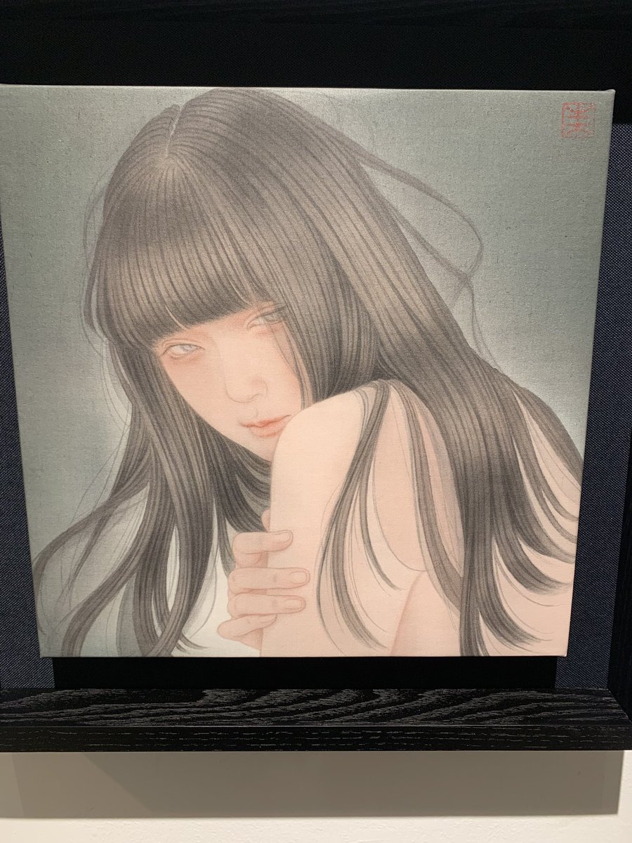 asukachanp's tweet photo. やちだけい個展『鈍色にゆれる』
REIJINSHA GALLERY

独特な陰の有る顔に魅力を感じる素敵な絵
何を思っているのか…考えているのか…その陰によって深く考えてしまう
当然ですが原画じゃないと分からなく個展は、色んな感情をたくさん感じ取れる贅沢な空間なので特に足を運んでしまう✨

@YachidaK https://t.co/lL9WX6OcXZ