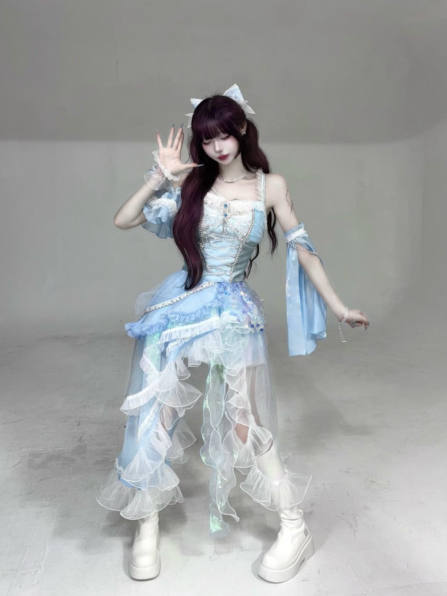 Nekiru_EVER__'s tweet photo. 2026.05.29. 「𝐍𝐄𝐊𝐈𝐑𝐔 𝐍𝐞𝐰 𝐌𝐞𝐦𝐛𝐞𝐫 𝐃𝐞𝐛𝐮𝐭 𝐋𝐢𝐯𝐞: 𝑵𝑬𝑲𝑰𝑹𝑼—𝑼𝒏𝒍𝒐𝒄𝒌」

언록—! 🔓 정식으로 인사드립니다 (_ _)
네키루의 신멤버, 보라색 담당 에버입니다 😈💜

여름 바다의 느낌이 물씬 나는 신의상과 함께𓂃 🌊
금일부로 네키루의 신멤버로 합류하게 되었습니다!
갈망하고 사랑하는 스테이지에 다시 설 수 있게 되어 정말 기뻐요 ( ˃ ˄ ˂̥̥ )

설레고 기대한 만큼 긴장도 되었지만, 제대로 닿는 뜨거운 열기 속에 신나게 즐기며 마칠 수 있었어요!
모두의 덕분이에요 무한한 감사를 드립니다아... 🫂
여러분도 저와 같은 마음이셨기를 바라며 ୨୧ 

뉴헤어도 예쁘죠 잘 어울린다고 해 줘 - ♪⸝⸝꙳⊹ 
너무너무 맘에 들어서 얼른 자랑하고 싶었어요 흐흐

이어서 주말 양일 라이브입니다 ૮៸៸›  ‌‹៸៸ྀིა
보고 싶었고 보고 싶으니까 만나러 와 주세요
전해 주시는 마음에 꼭 보답할 수 있도록, 전력으로 성장하며 빛나겠습니다 ! ! 지켜봐 주세요 ✨

「𝑵𝑬𝑲𝑰𝑹𝑼—𝑼𝒏𝒍𝒐𝒄𝒌」
함께해 주셔서 다시 한번 감사드립니다
네키루 에버, 잘 부탁드립니다!

˖◛⁺˖♡

𝙽𝙴𝚇𝚃 𝙻𝙸𝚅𝙴 ➟ 26.05.30. 홍대스테이지 「SETi FES Vol.31」