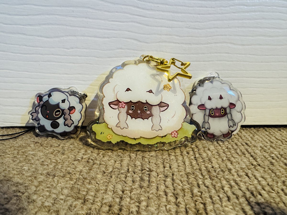 pinkmareep's tweet photo. My sheepie haul from Comic-Con ✨✨🩷 https://t.co/ya2G5BTtNc