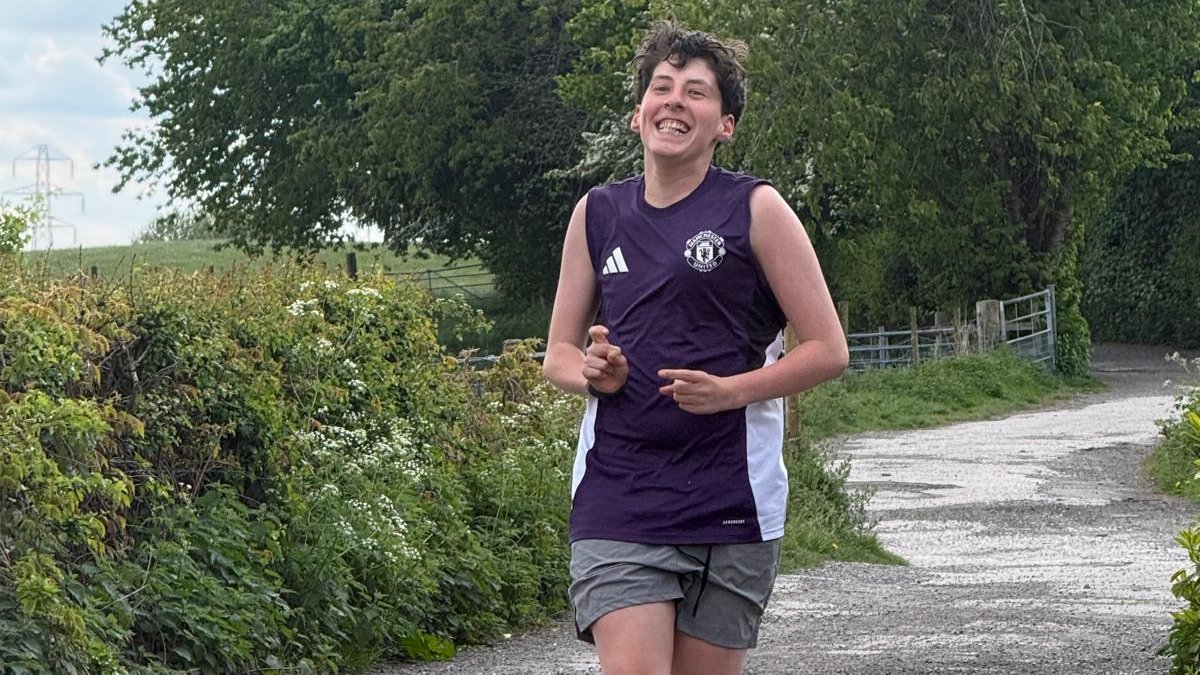 MU_Foundation's tweet photo. Let’s hear it for Hunter! 🙌

Big @ManUtd fan and regular at our #AbilityCounts project, Hunter, will be taking on the #GreatManchesterRun this Sunday to raise funds for the Foundation 🔴❤️

Hunter, you’re a legend! 🌟

🔗 https://t.co/MsoEXNDyGG https://t.co/oaOeSbdzdL
