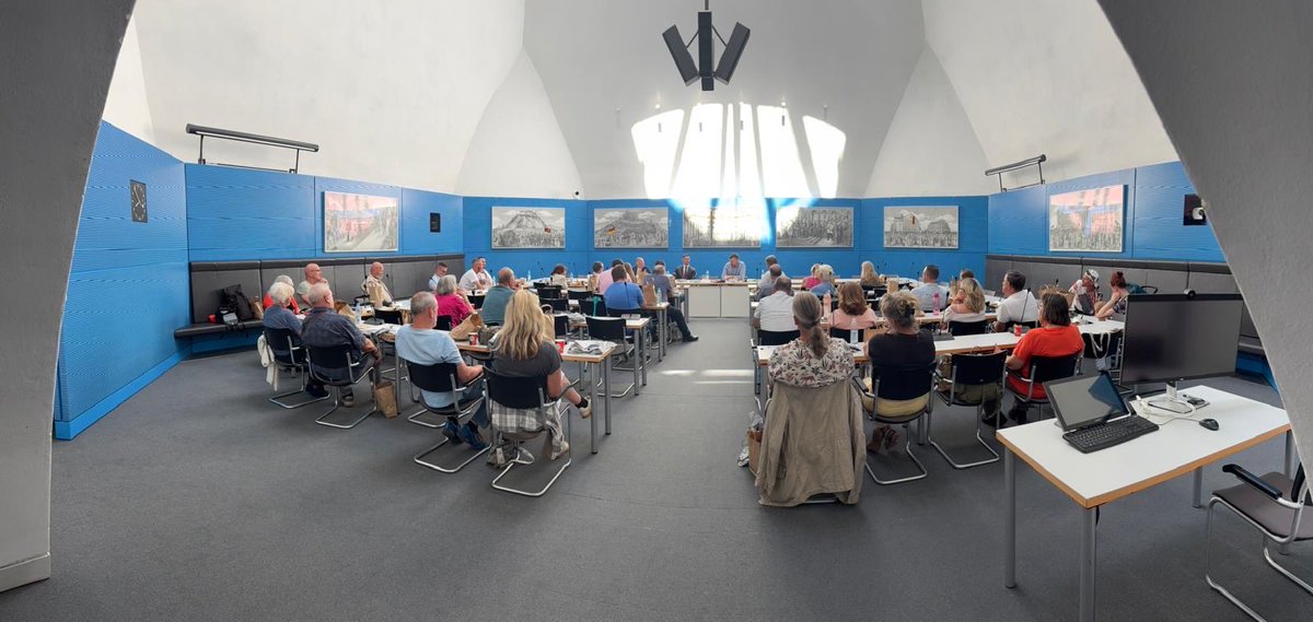 MDeter_MdL's tweet photo. Heute war ich als Gastredner bei der Bundestagsfahrt meines Kollegen @Rene_Springer im Deutschen #Bundestag und konnte mit den politisch interessierten Gästen über die aktuellen politischen Entwicklungen sprechen. 

Hat mir sehr viel Spaß gemacht und ich komme gerne wieder. https://t.co/zUfwM2BBuz