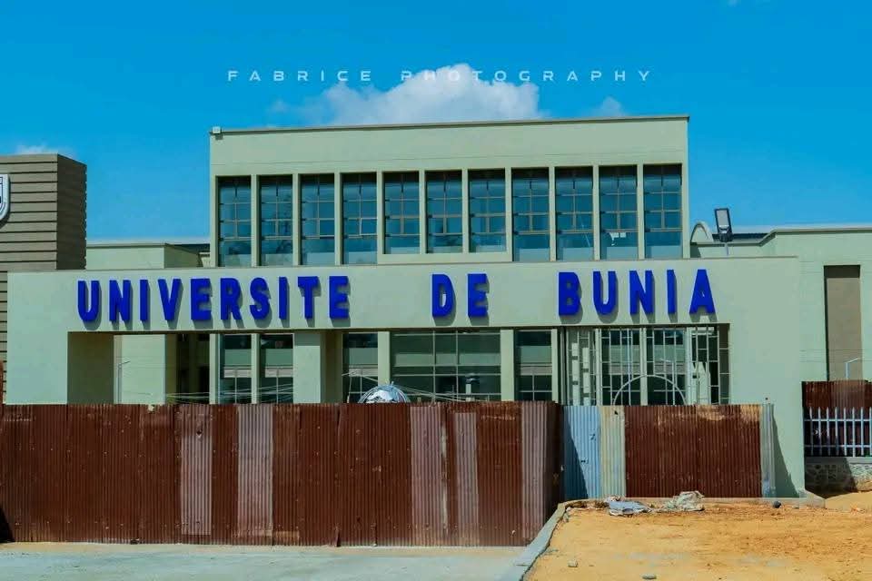 rmanongo's tweet photo. Voici la nouvelle université moderne de Bunia en Ituri. Elle sera inaugurée bientôt par le chef de l'Etat Félix Antoine Tshisekedi Tshilombo. Fatshi, qui es-tu? @Presidence_RDC https://t.co/6rXxt1TLUl