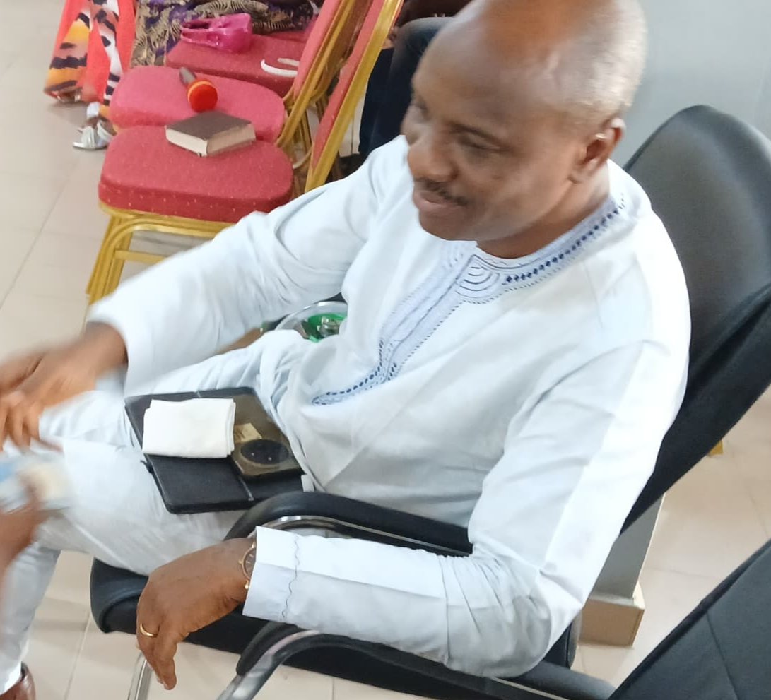 ProfOluyombo's tweet photo. What people see us do is either a light or darkness. 

You can't be a late comer to work, and teach timeliness to duty. Both don't agree.
Every one of our steps, actions and inactions are communicating something to others. Do what communicates godly value.

#profoluyombo https://t.co/MTIZxidxqX
