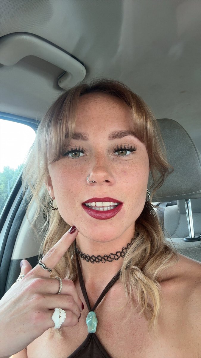 ashleysimp04's tweet photo. Before and after a night out drinking https://t.co/IWCTGKlJde