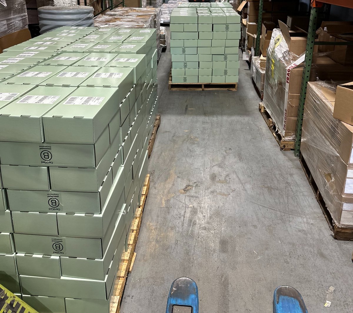 AllPrint175's tweet photo. This is what "we'll handle everything" actually looks like.

Printed, packed, palletized, and ready to ship. Our 24,000 sq. ft. warehouse in Edison, NJ handles the whole operation so you don't have to. https://t.co/g3HzaxXPIa
