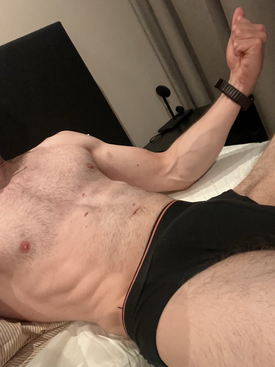 DutchguyFinn's tweet photo. Time to shave?👀 https://t.co/UcodyrSPsS