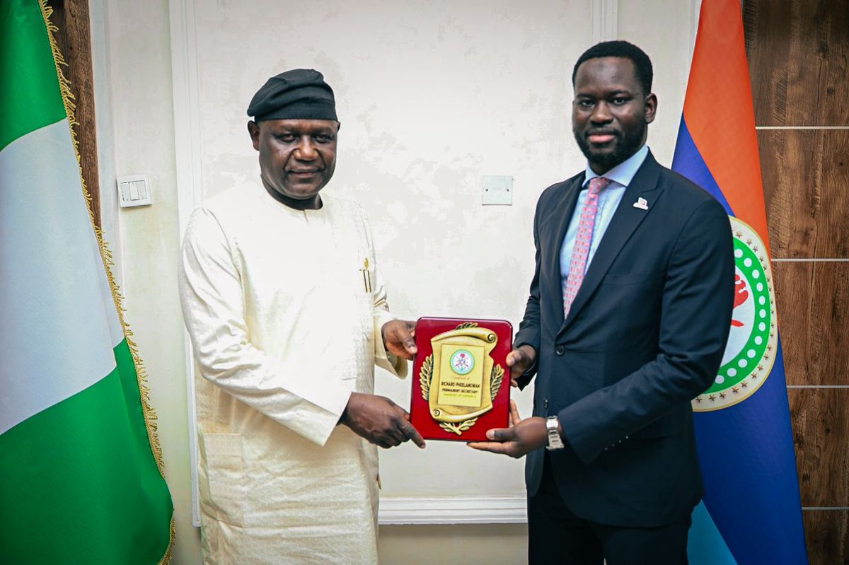 MODInfoNg's tweet photo. PHOTO NEWS

THE PERMANENT SECRETARY, MINISTRY OF DEFENCE, MR. RICHARD PHEELANGWAH, RECEIVED THE MANAGING DIRECTOR OF ASELSAN NIGERIA, MR. AMADOU NDONGO, ALONGSIDE THE SECRETARY OF THE COMPANY MISS. OSASU OMODAMWEN, DURING A COURTESY VISIT  AT SHIP HOUSE, ABUJA. https://t.co/vUkmhE5GmS
