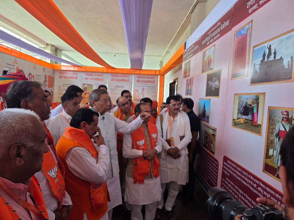DRBLRANWA's tweet photo. आज पंडित दीनदयाल उपाध्याय महाप्रशिक्षण अभियान–2026 के अंतर्गत शिविर मुख्य प्रमुख के नाते उपस्थित रहा। इस दौरान  माननीय भाजपा प्रदेशाध्यक्ष एवं राज्यसभा सांसद मदन राठौड़ जी द्वारा दीप प्रज्वलित कर प्रशिक्षण वर्ग एवं प्रदर्शनी का शुभारंभ किया गया तथा प्रदर्शनी का अवलोकन किया गया। https://t.co/MKvJvFM22n