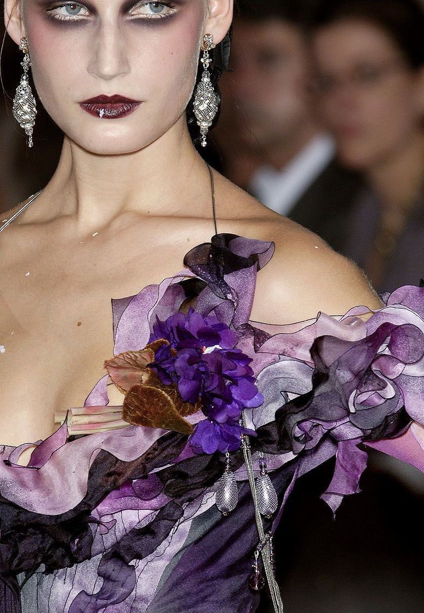 esotericbondgrl's tweet photo. Details from Christian Lacroix FW 2005 https://t.co/aREPn5iB2b