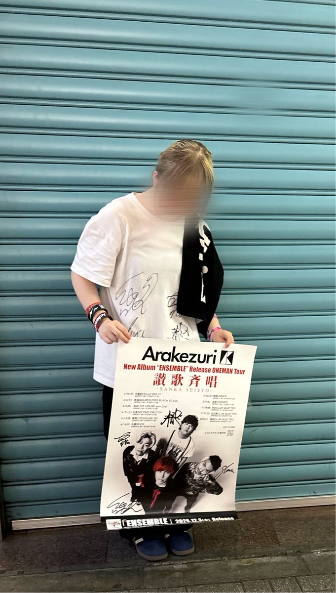 luv_spbv4's tweet photo. 0529❤️‍🔥Arakezuri📍渋谷CLUBQUATTRO
初めてArakezuriを見たのが2年前のQUATTROだからなんか感慨深いものがあった🙂‍↕️1番聞きたかった曲が1曲目に来てぶち上がり⤴️🔥
私ほんとにArakezuriに出会えた人生でよかった😭ゆいちゃんと行けてよかった🎶
まさかのサイン入りポスター当たって神🤩🤩 https://t.co/okijc7ENdv
