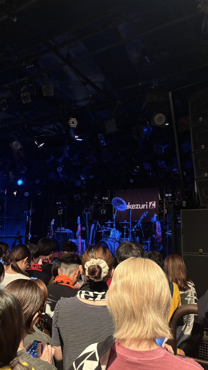 luv_spbv4's tweet photo. 0529❤️‍🔥Arakezuri📍渋谷CLUBQUATTRO
初めてArakezuriを見たのが2年前のQUATTROだからなんか感慨深いものがあった🙂‍↕️1番聞きたかった曲が1曲目に来てぶち上がり⤴️🔥
私ほんとにArakezuriに出会えた人生でよかった😭ゆいちゃんと行けてよかった🎶
まさかのサイン入りポスター当たって神🤩🤩 https://t.co/okijc7ENdv
